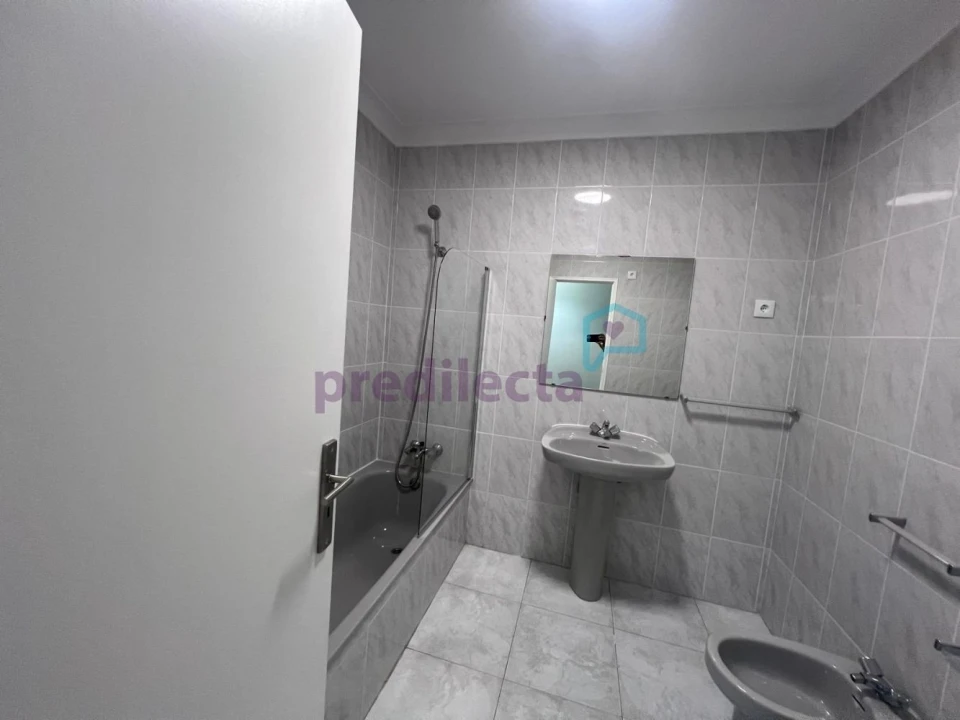 Apartamento T1 para Arrendamento em Paranhos Foto 20