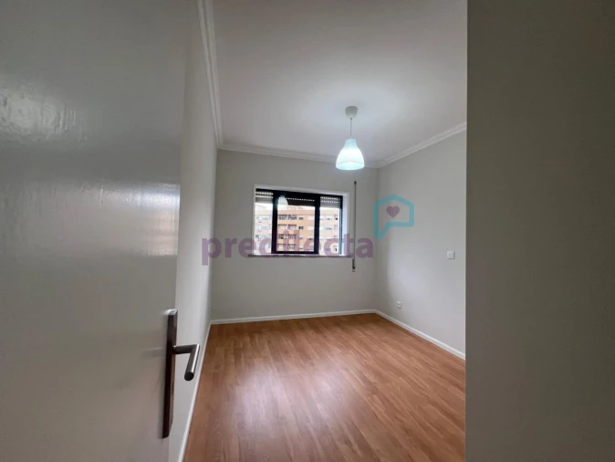 Apartamento T1 para Arrendamento em Paranhos Foto 7