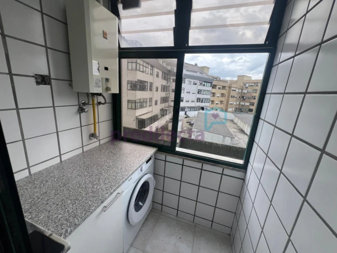 Apartamento T1 para Arrendamento em Paranhos Foto 17