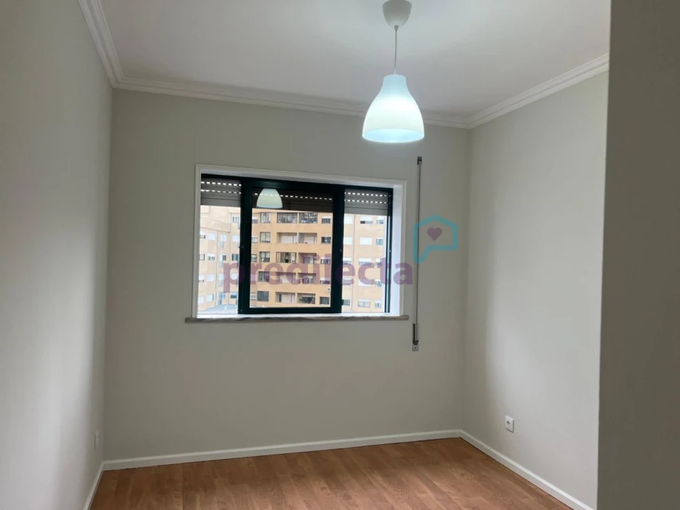 Apartamento T1 para Arrendamento em Paranhos Foto 11