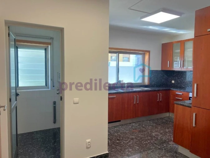 Apartamento T3 para Arrendamento em Paranhos Foto 9