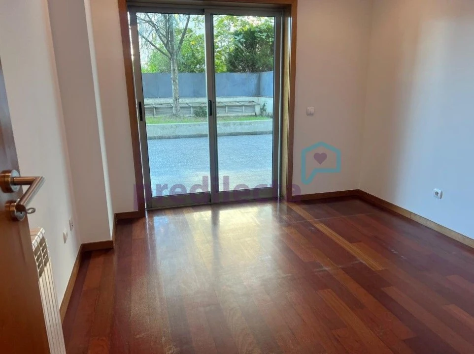 Apartamento T3 para Arrendamento em Paranhos Foto 19