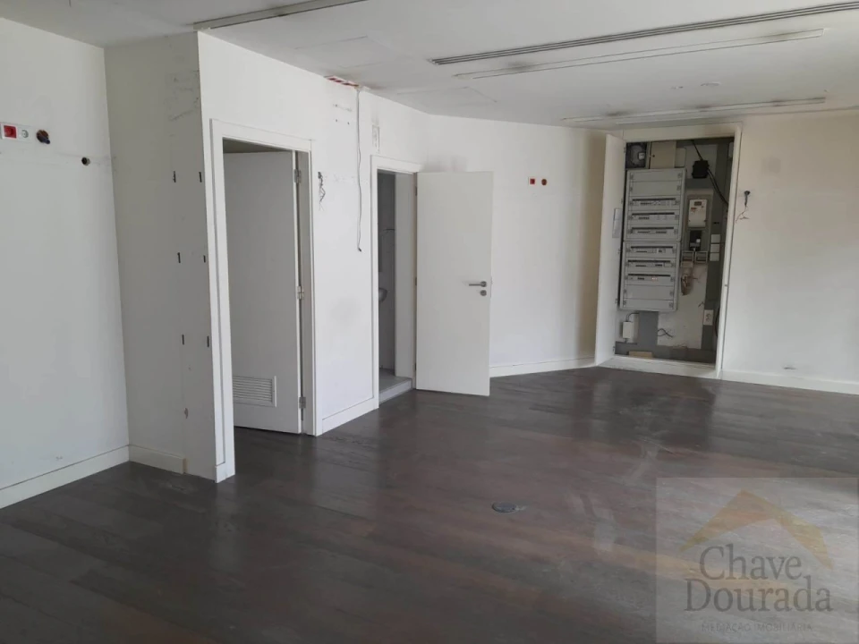 Loja para Arrendamento em Sé Nova, Santa Cruz, Almedina e São Bartolomeu Foto 2