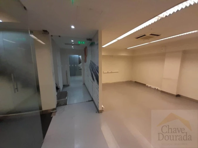 Loja para Arrendamento em Sé Nova, Santa Cruz, Almedina e São Bartolomeu Foto 5