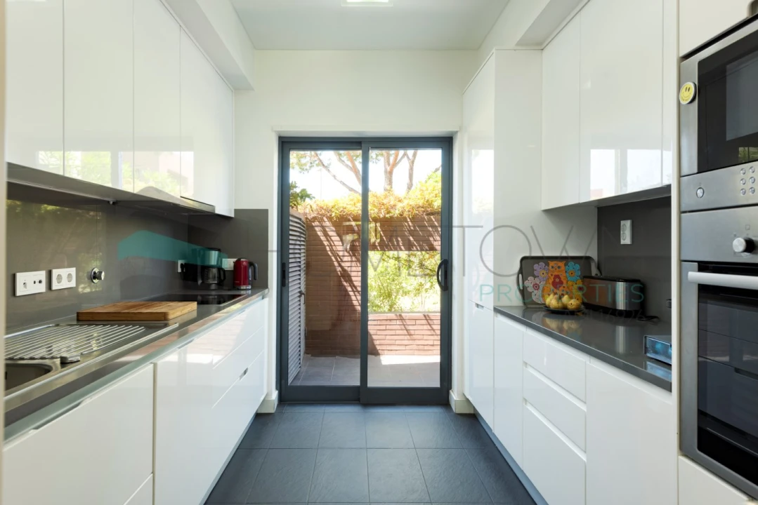 Apartamento T1 para Venda em Quarteira Foto 8