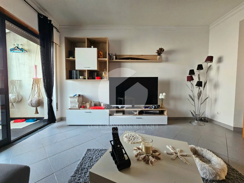 Apartamento T2 para Venda em Quelfes Foto 1