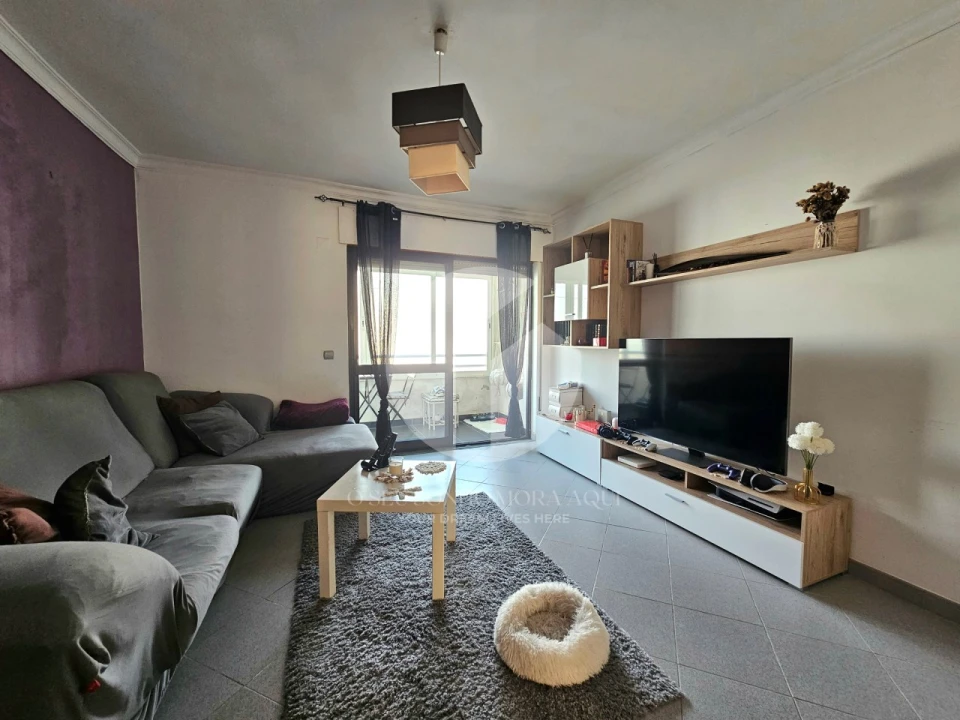 Apartamento T2 para Venda em Quelfes Foto 5