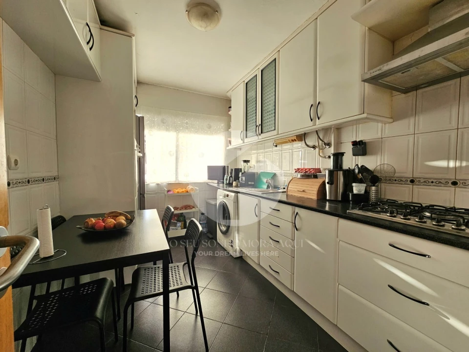Apartamento T2 para Venda em Quelfes Foto 8