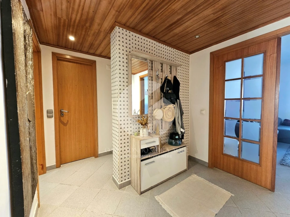 Apartamento T2 para Venda em Quelfes Foto 11