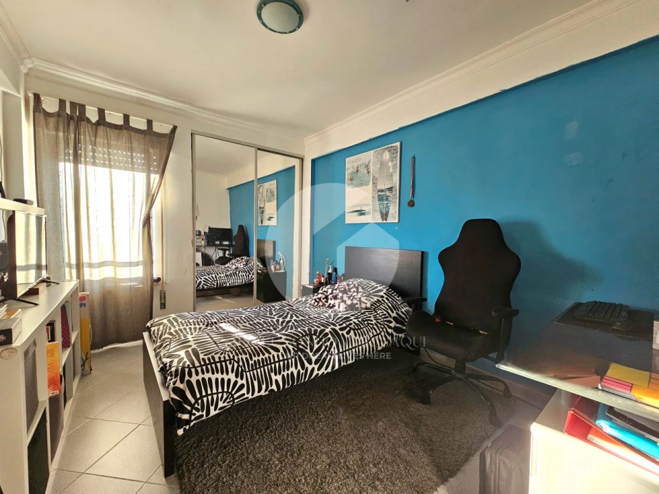 Apartamento T2 para Venda em Quelfes Foto 12