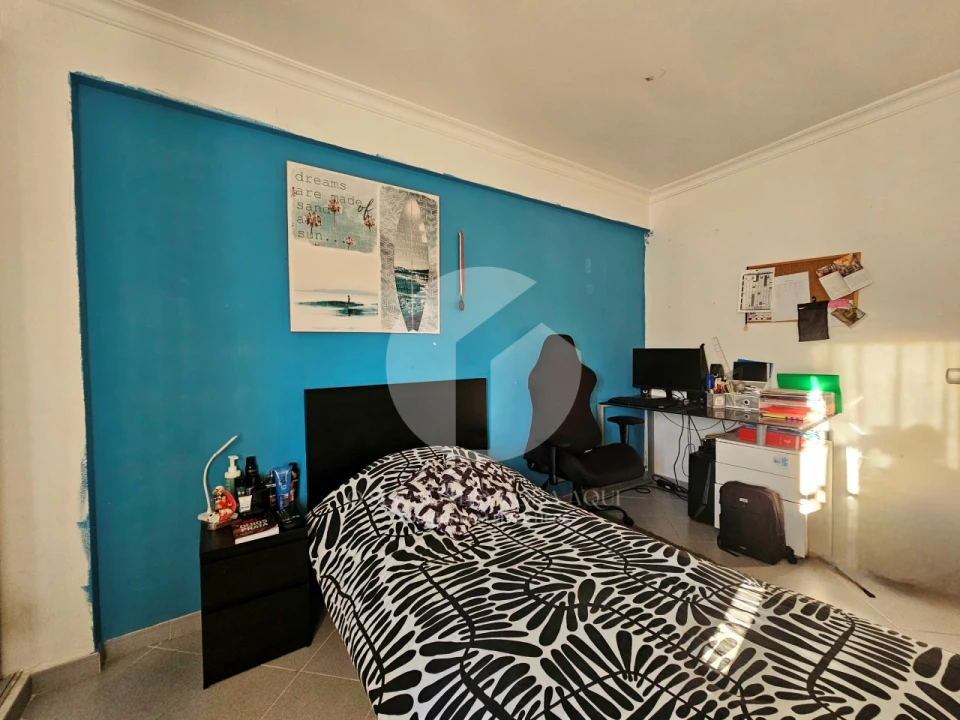 Apartamento T2 para Venda em Quelfes Foto 14