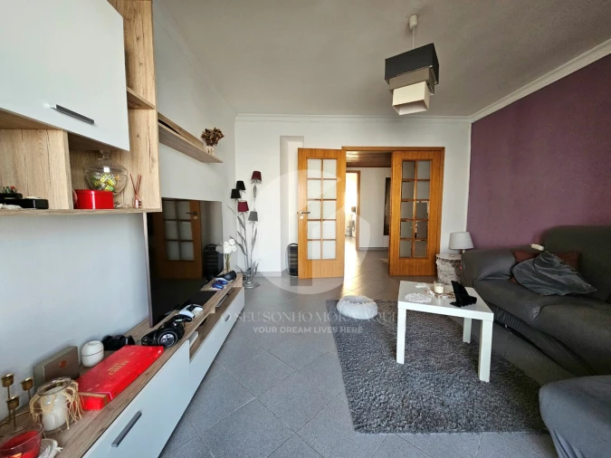 Apartamento T2 para Venda em Quelfes Foto 3