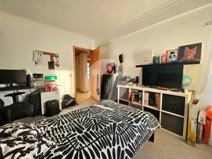 Apartamento T2 para Venda em Quelfes Foto 13