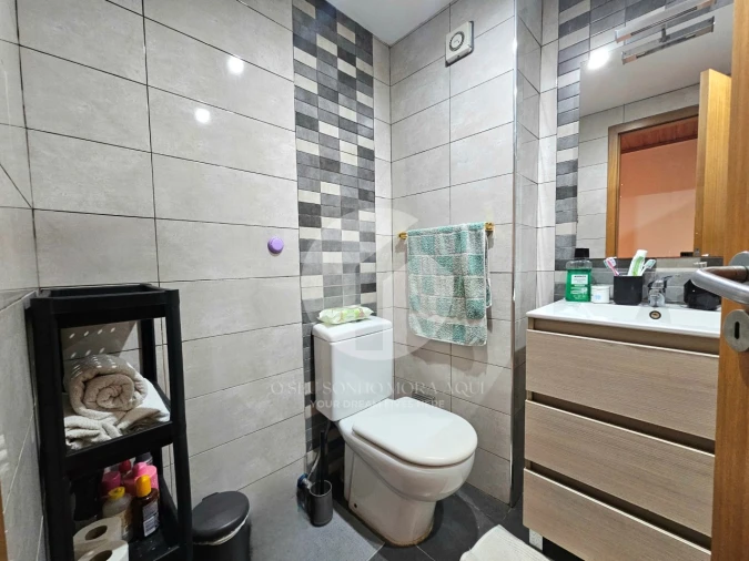 Apartamento T2 para Venda em Quelfes Foto 15