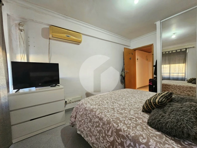 Apartamento T2 para Venda em Quelfes Foto 19