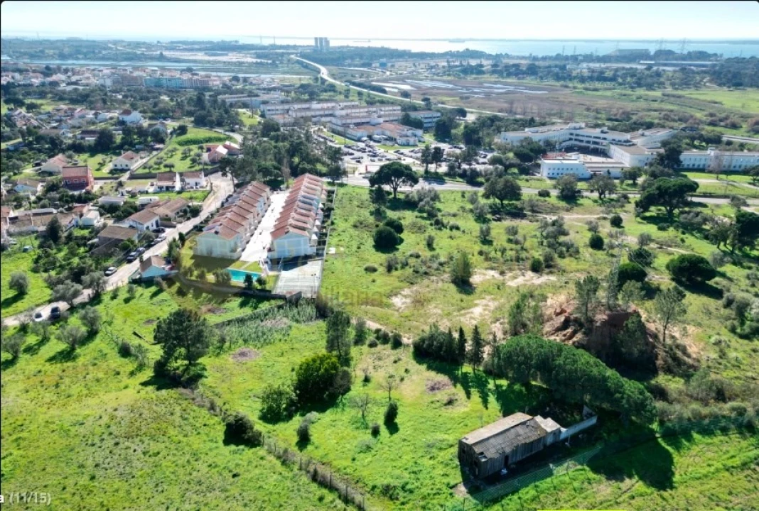 Terreno para Venda em Setubal (São Sebastião) Foto 1
