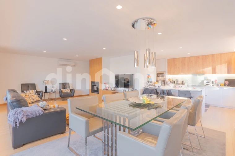 Apartamento T3 para Venda em Vila Nova de Famalicão e Calendário Foto 1