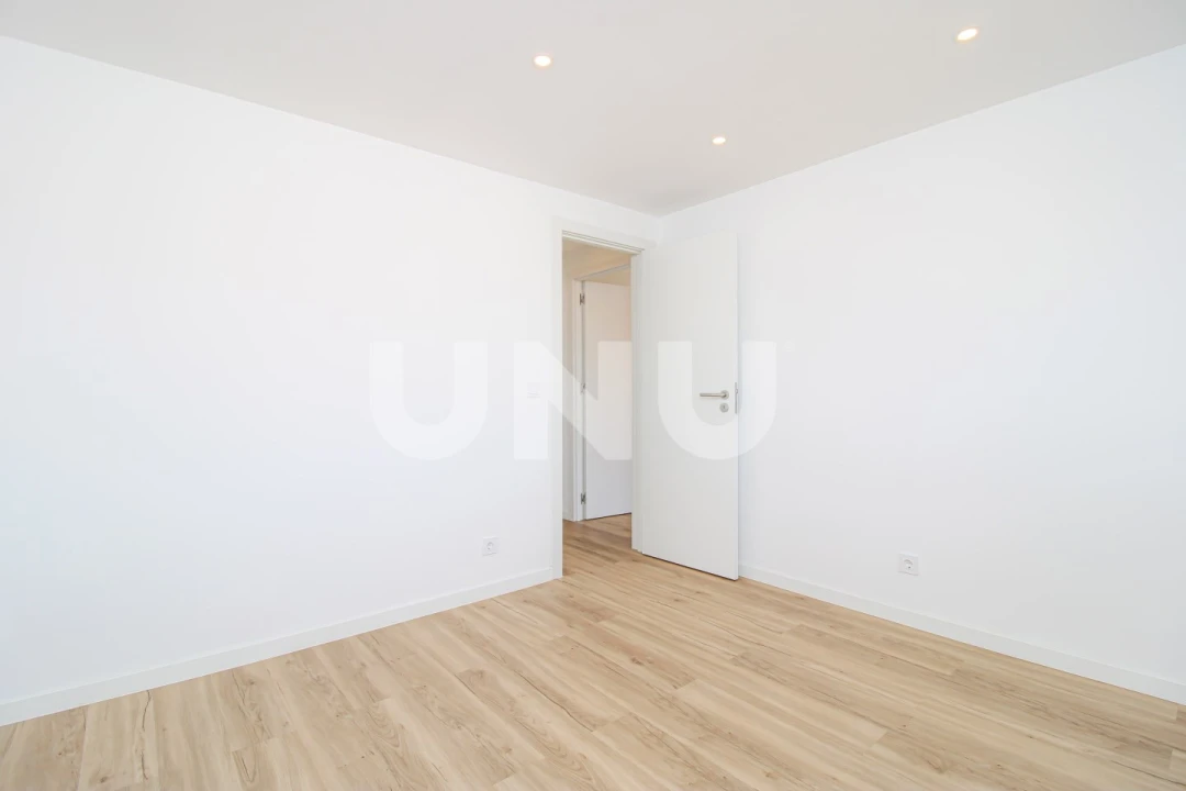 Apartamento T2 para Venda em Santa Iria de Azoia, São João da Talha e Bobadela Foto 11