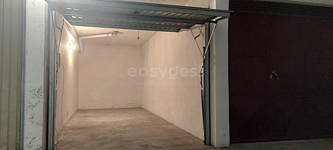 Garagem para Venda em Pinhal Novo Foto 2