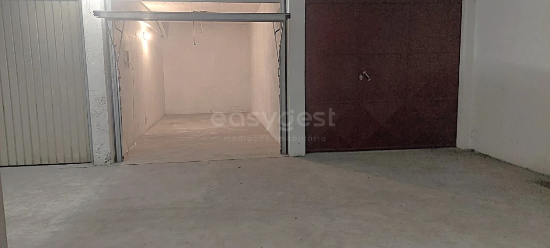 Garagem para Venda em Pinhal Novo Foto 4