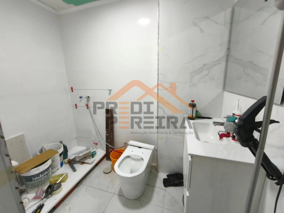 Apartamento T3 para Venda em Águas Livres Foto 13