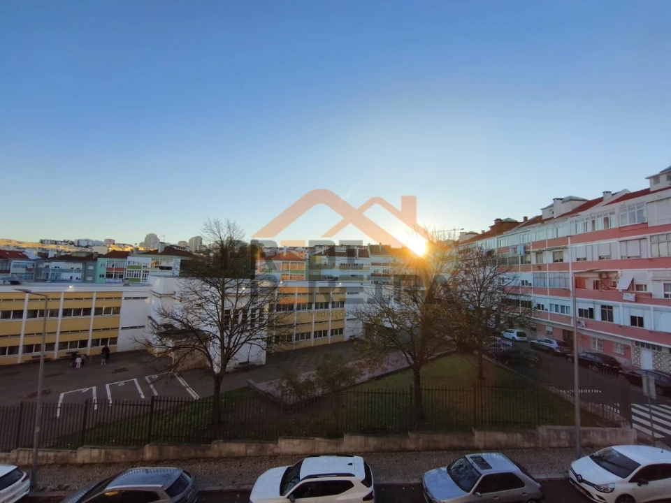 Apartamento T3 para Venda em Águas Livres Foto 2