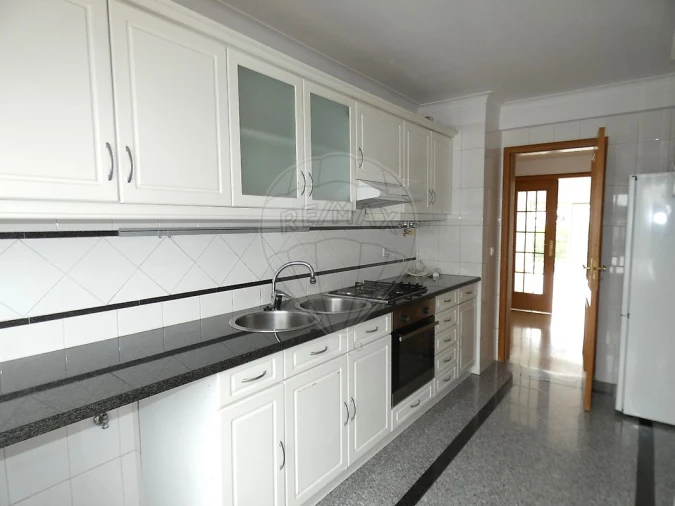 Apartamento T2 para Venda em Oeiras e São Julião da Barra, Paço de Arcos e Caxias