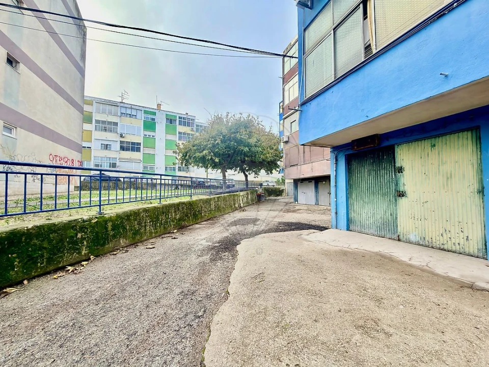 Garagem para Venda em Baixa da Banheira e Vale da Amoreira Foto 1
