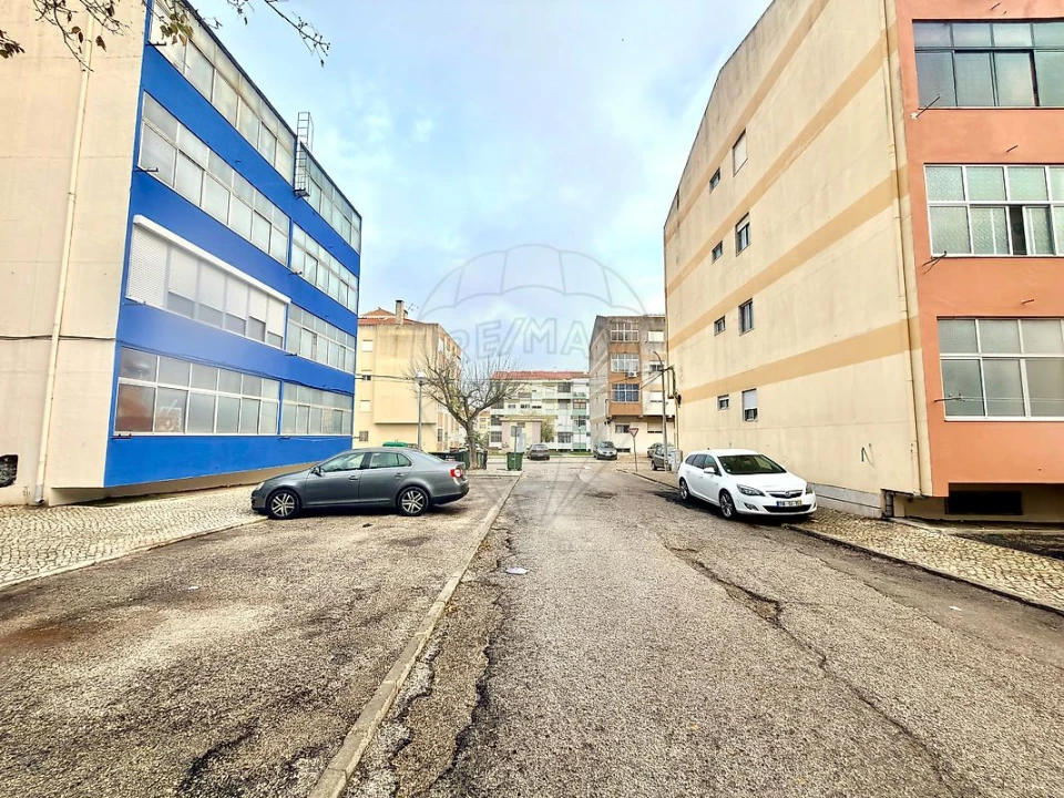 Garagem para Venda em Baixa da Banheira e Vale da Amoreira Foto 11