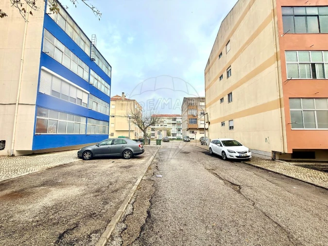 Garagem para Venda em Baixa da Banheira e Vale da Amoreira Foto 11