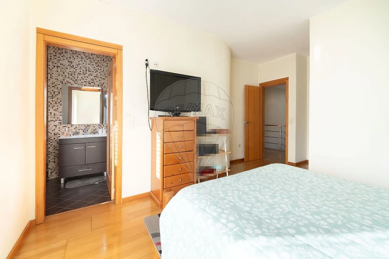 Moradia T4 para Venda em Nogueira do Cravo e Pindelo Foto 16