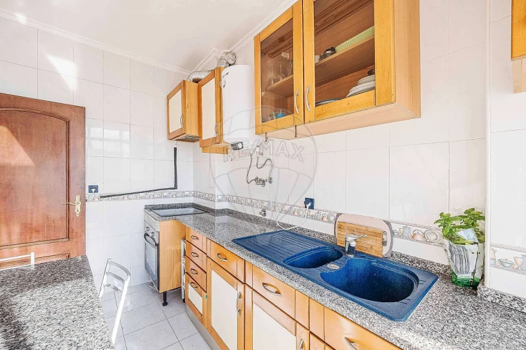 Apartamento T2 para Venda em Odivelas Foto 3