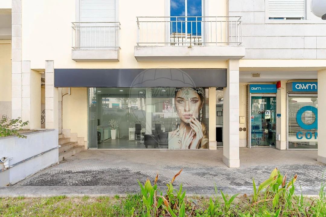 Loja para Arrendamento em Charneca de Caparica e Sobreda Foto 5