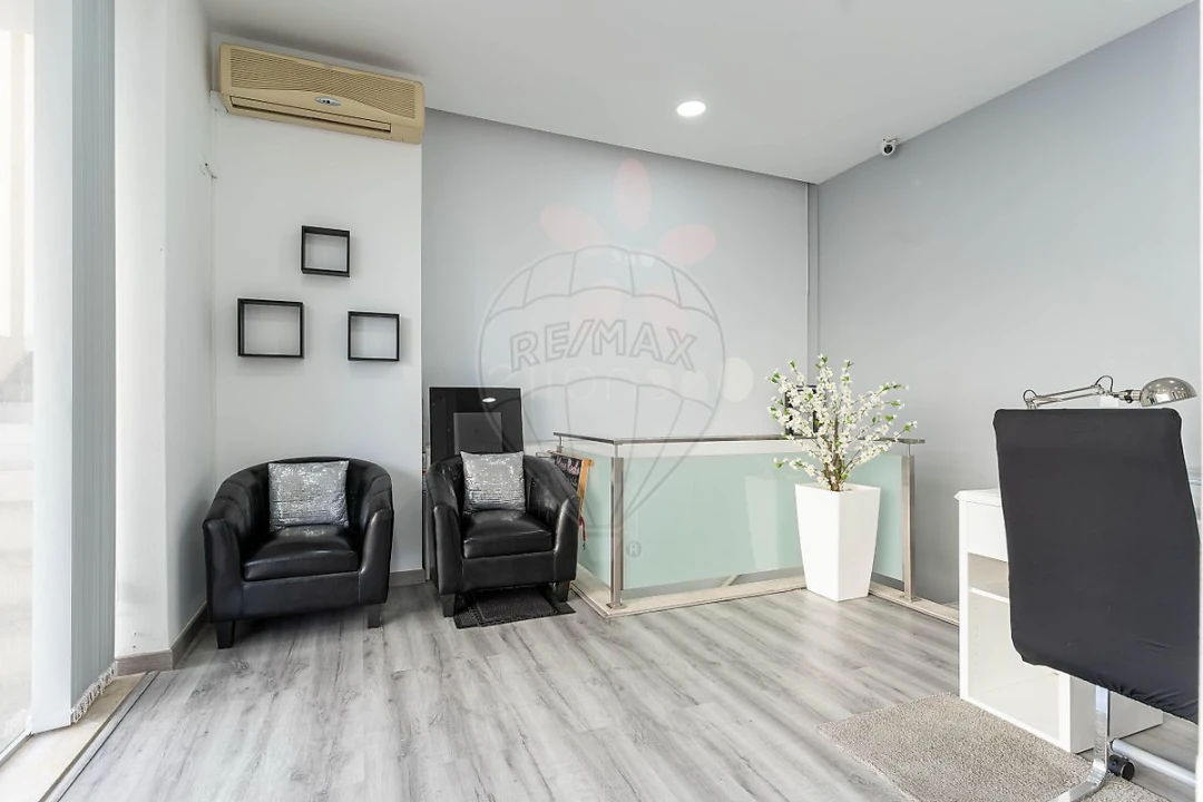 Loja para Arrendamento em Charneca de Caparica e Sobreda Foto 4