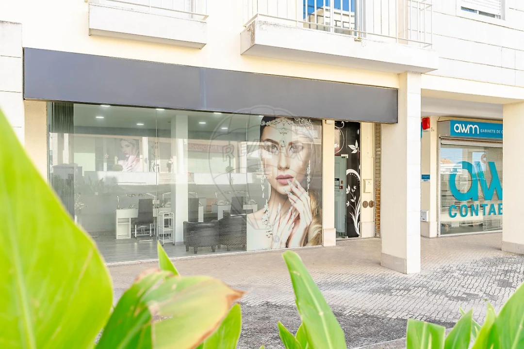 Loja para Arrendamento em Charneca de Caparica e Sobreda Foto 7