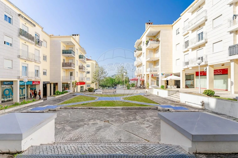 Loja para Arrendamento em Charneca de Caparica e Sobreda Foto 8