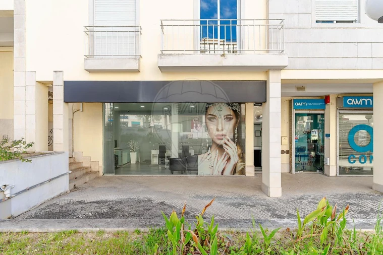 Loja para Arrendamento em Charneca de Caparica e Sobreda Foto 5