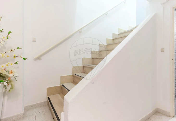 Loja para Arrendamento em Charneca de Caparica e Sobreda Foto 3