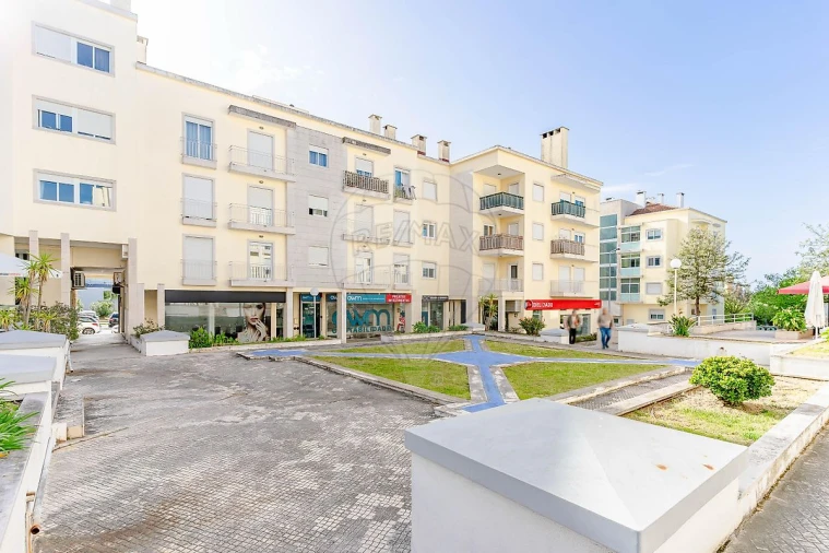 Loja para Arrendamento em Charneca de Caparica e Sobreda Foto 6