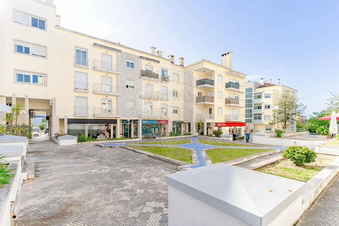 Loja para Arrendamento em Charneca de Caparica e Sobreda Foto 6