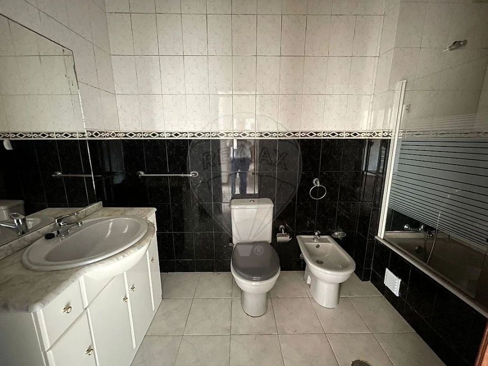 Apartamento T2 para Venda em Vilar de Andorinho Foto 6