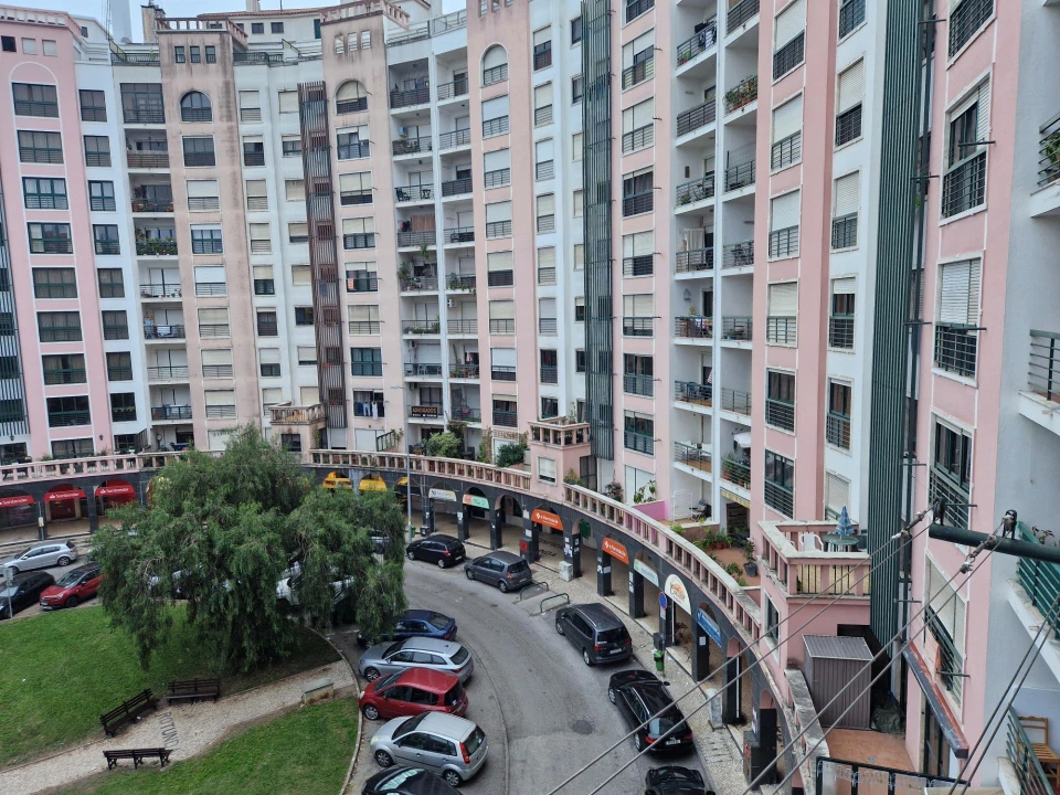 Apartamento T2 para Venda em Massamá e Monte Abraão Foto 17