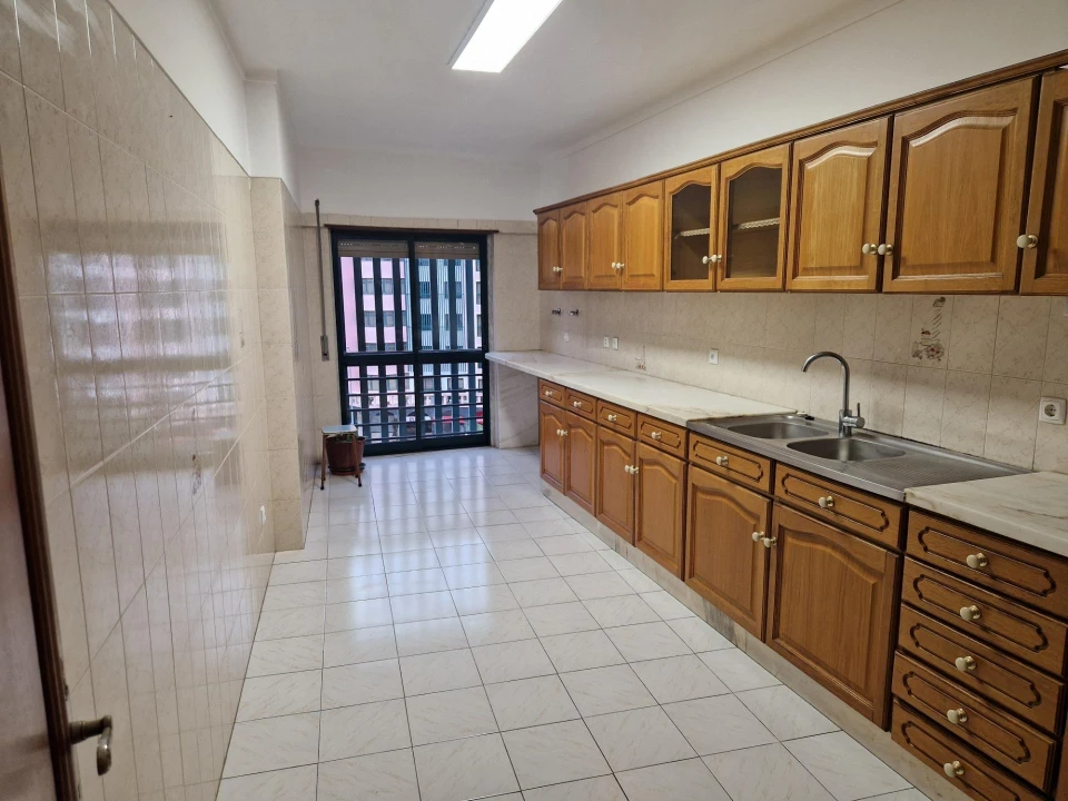Apartamento T2 para Venda em Massamá e Monte Abraão Foto 18