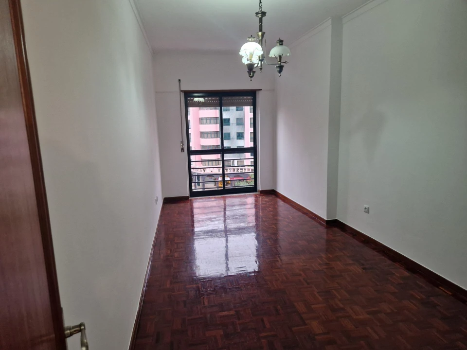 Apartamento T2 para Venda em Massamá e Monte Abraão Foto 28