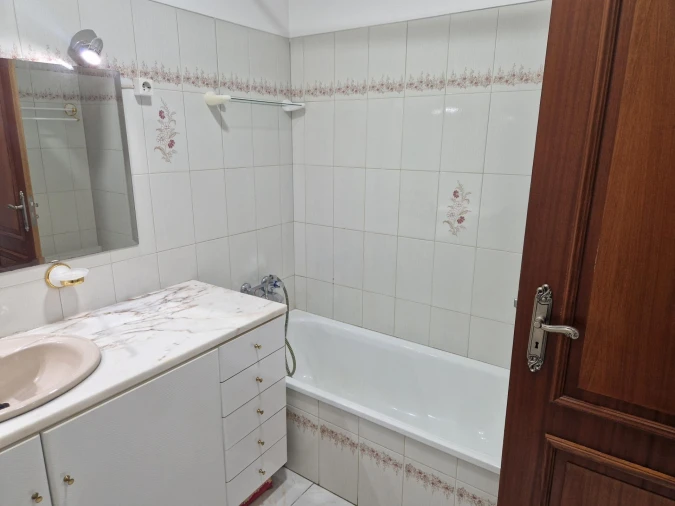 Apartamento T2 para Venda em Massamá e Monte Abraão Foto 27