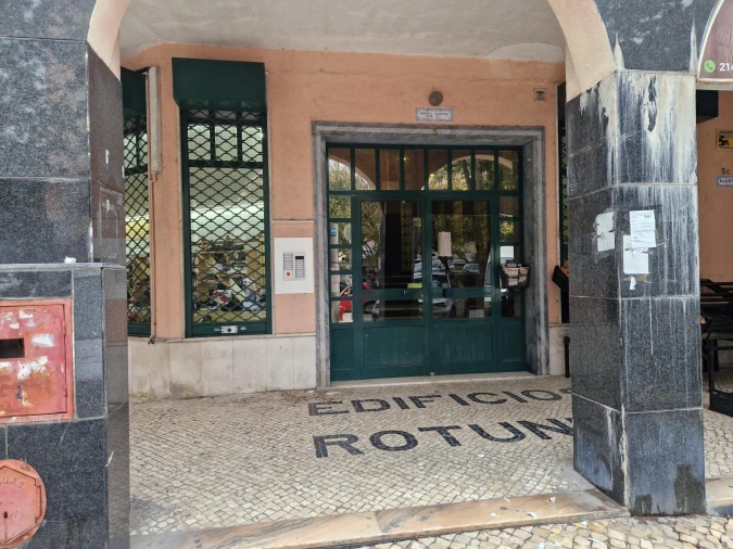 Apartamento T2 para Venda em Massamá e Monte Abraão Foto 7