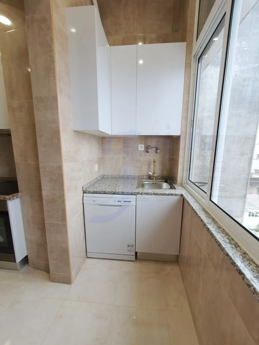 Apartamento T1 para Venda em Campo de Ourique Foto 3