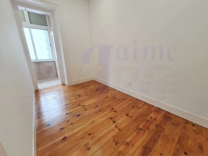 Apartamento T1 para Venda em Campo de Ourique Foto 5