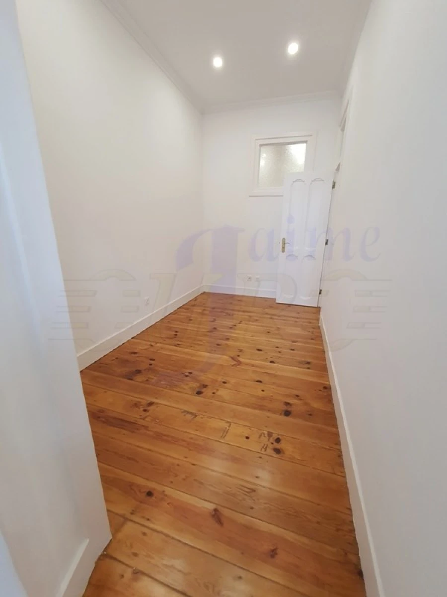 Apartamento T1 para Venda em Campo de Ourique Foto 6