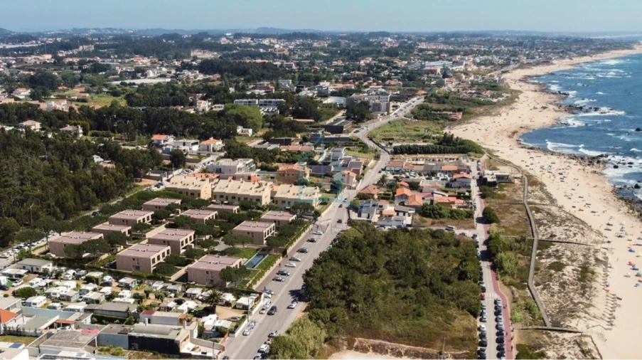 Moradia T4 para Venda em Madalena Foto 10